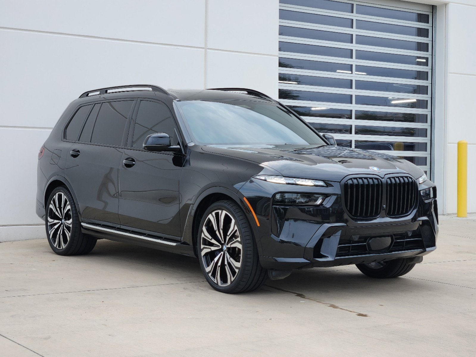 Used 2024 BMW X7 40i with VIN 5UX23EM08R9S83262 for sale in Plano, TX