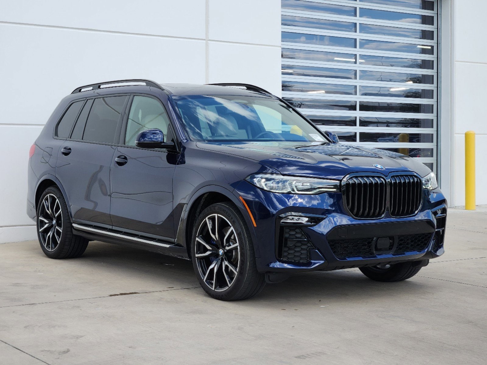 Used 2022 BMW X7 40i with VIN 5UXCW2C05N9L71269 for sale in Plano, TX