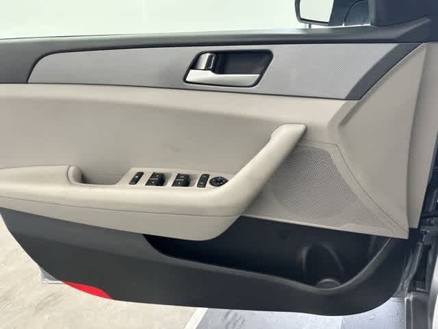2017 Hyundai Sonata  16