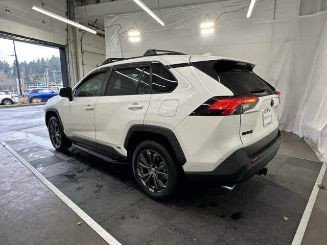2022 Toyota RAV4 Hybrid XLE Premium photo 4