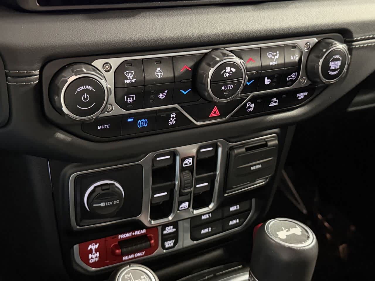 Thumbnail: 2024 Jeep Wrangler - 22