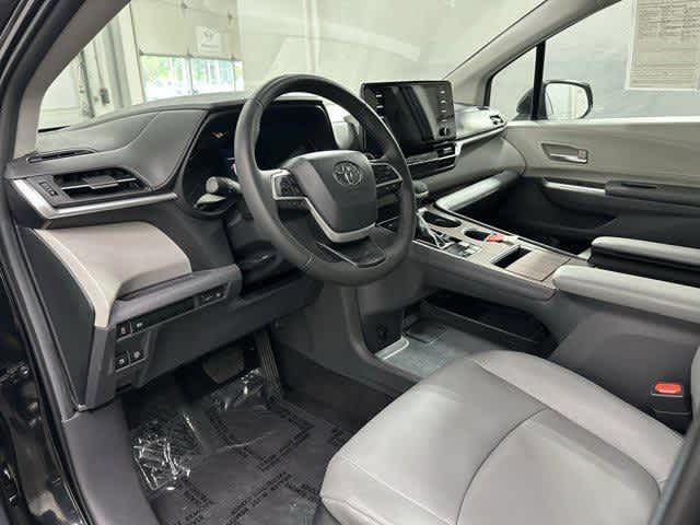 Thumbnail: 2024 Toyota Sienna - 10