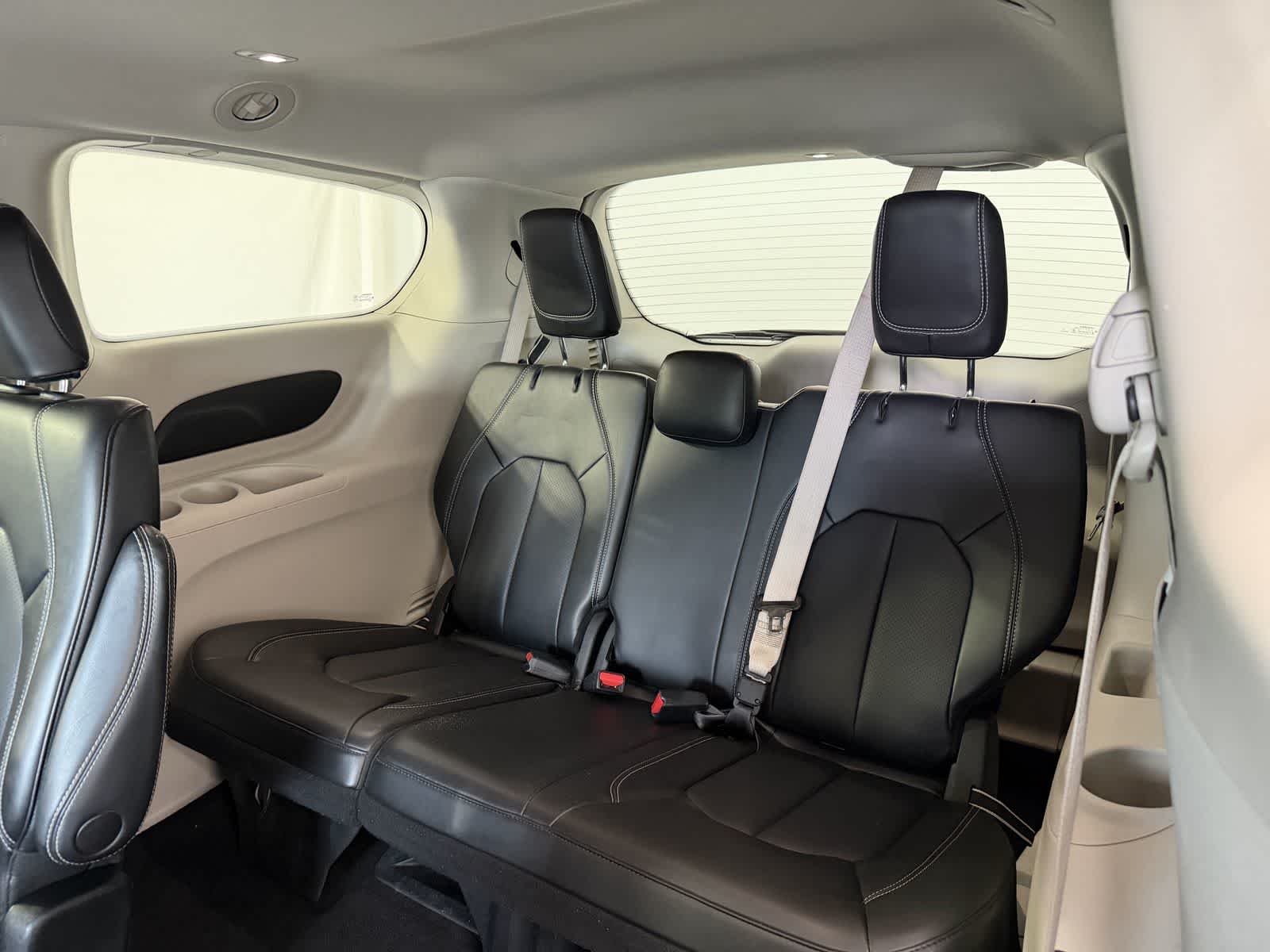 2023 Chrysler Pacifica Touring L - Photo 12