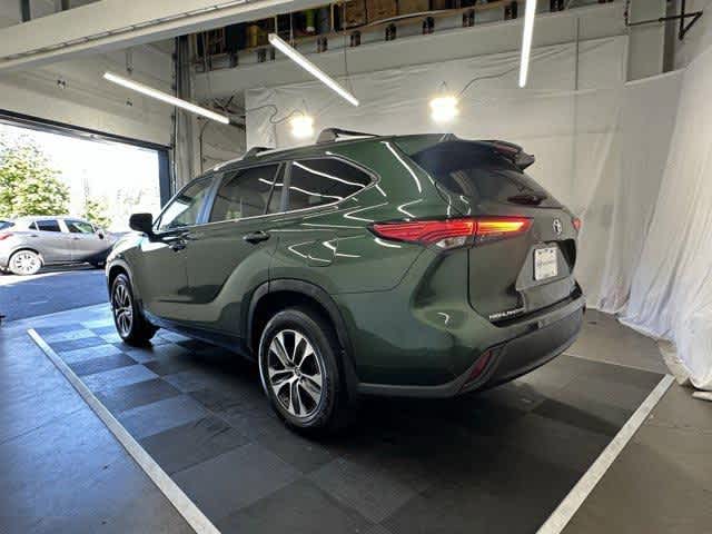 2023 Toyota Highlander XLE photo 3