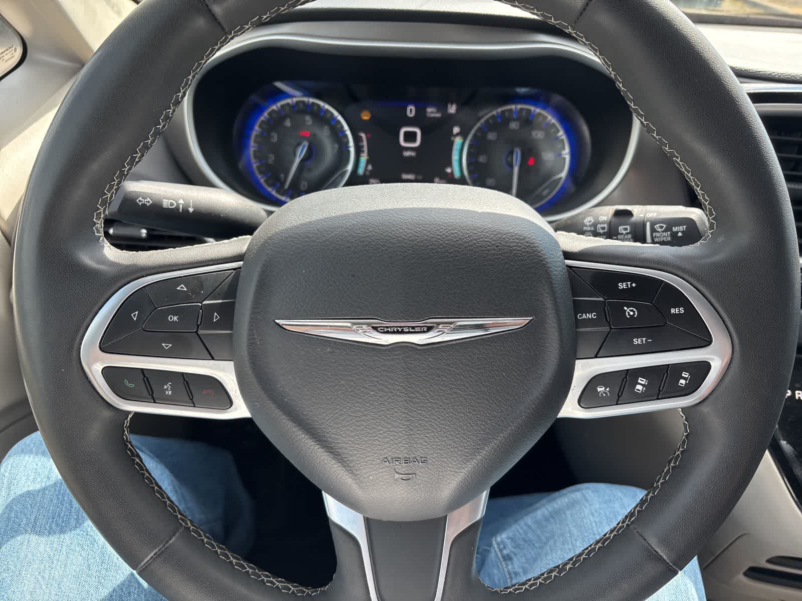 Thumbnail: 2023 Chrysler Pacifica - 5