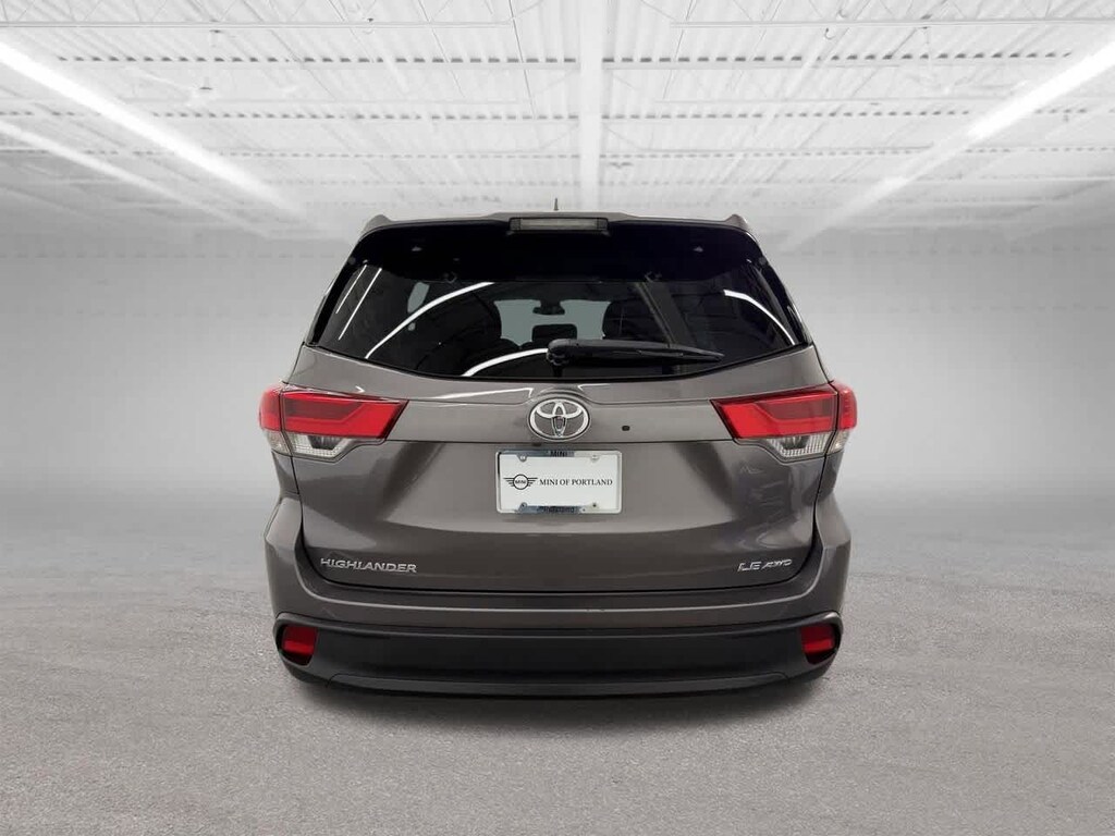 2019 Toyota Highlander LE Plus photo 3