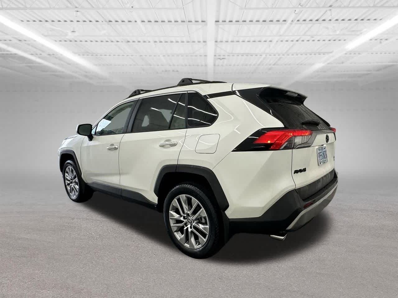 Thumbnail: 2022 Toyota RAV4 - 3