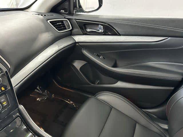 Thumbnail: 2017 Nissan Maxima - 25