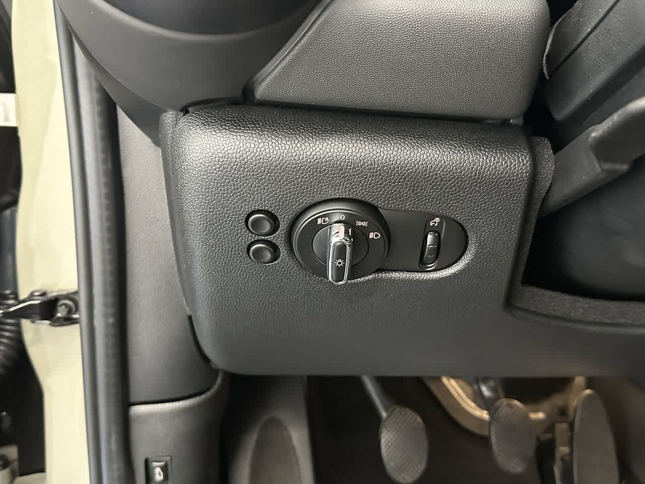 Thumbnail: 2019 MINI Cooper Hardtop - 16