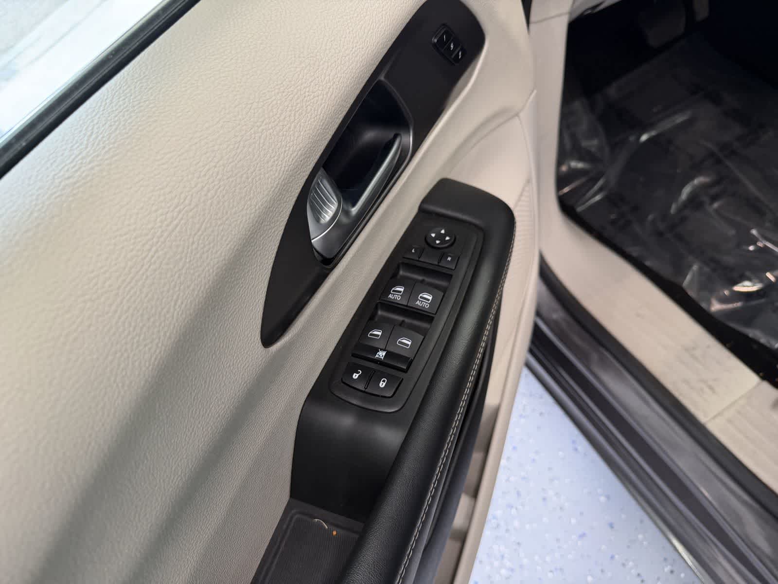 2023 Chrysler Pacifica Touring L - Photo 14