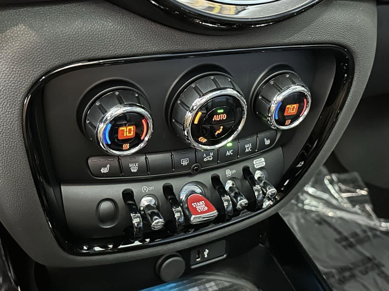 Thumbnail: 2024 MINI Cooper Clubman - 22