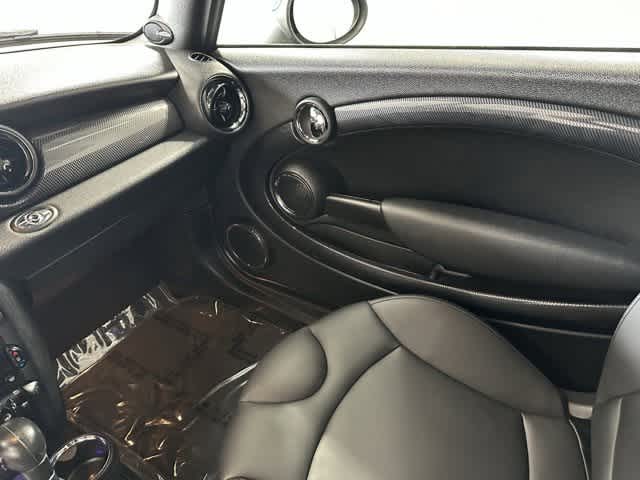Thumbnail: 2015 MINI Cooper Convertible - 24