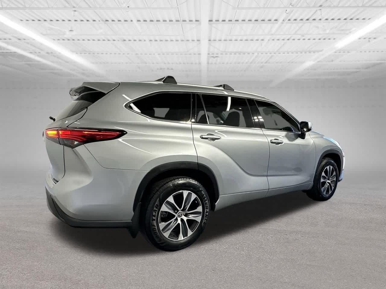 Thumbnail: 2022 Toyota Highlander - 5