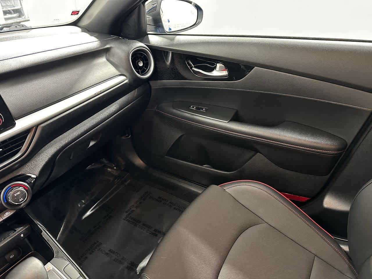 Thumbnail: 2023 Kia Forte - 23