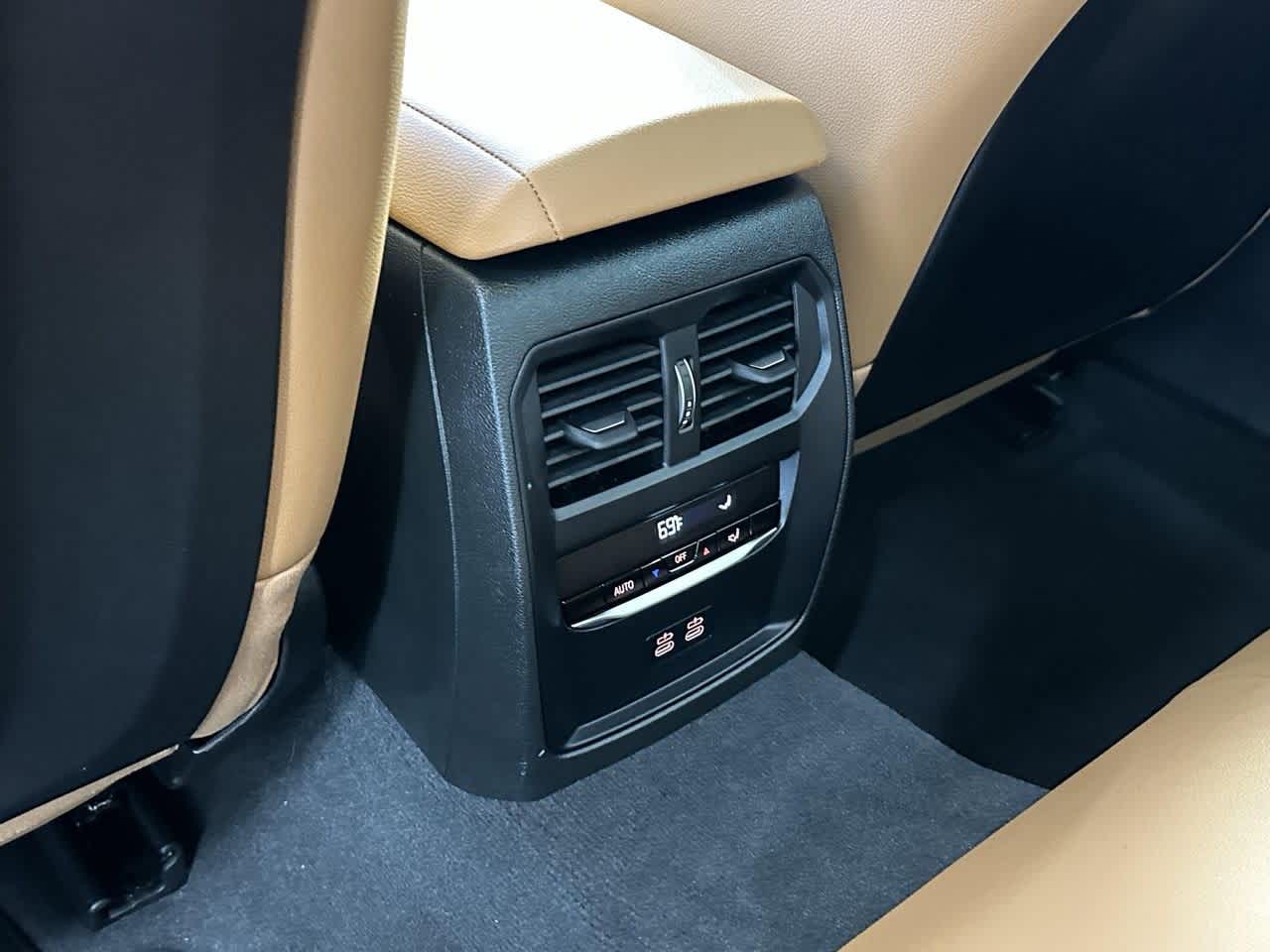 Thumbnail: 2025 BMW 3 Series - 13