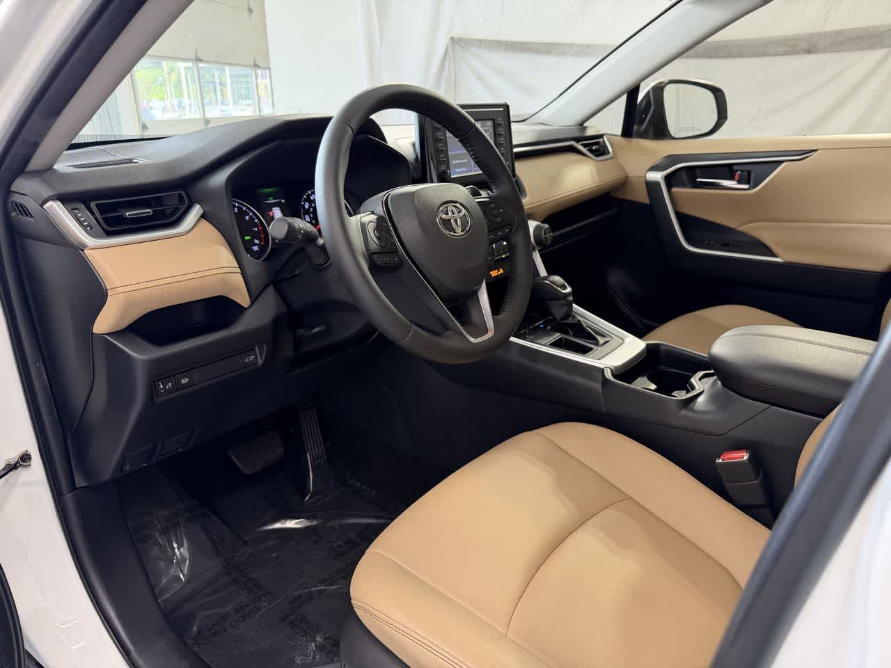 Thumbnail: 2019 Toyota RAV4 - 9