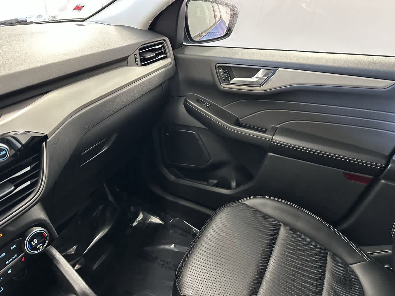 Thumbnail: 2021 Ford Escape - 25