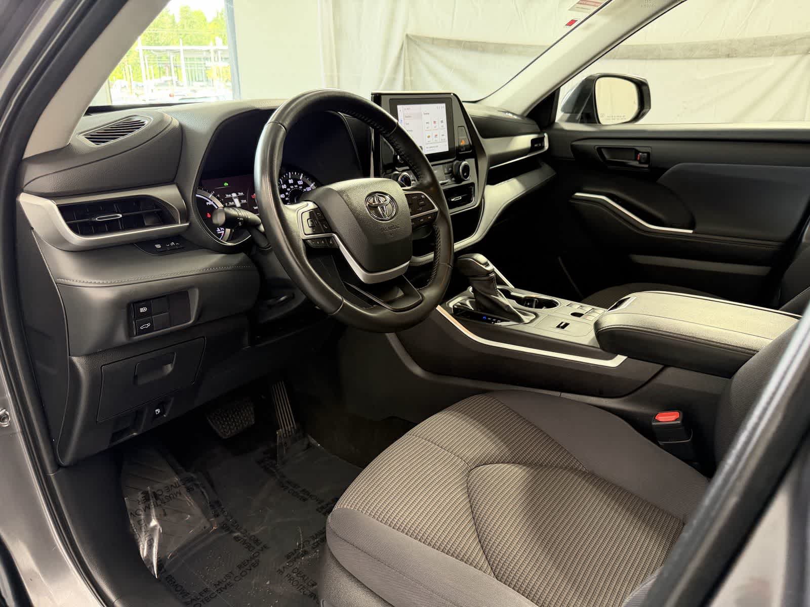 2023 Toyota Highlander LE - Photo 9