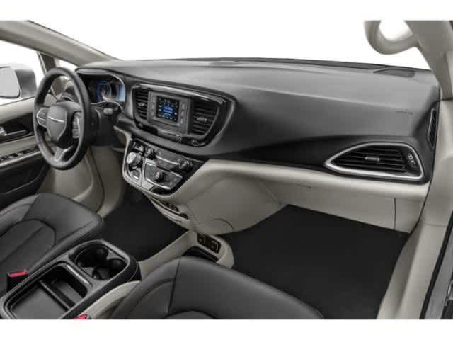 Thumbnail: 2018 Chrysler Pacifica - 16