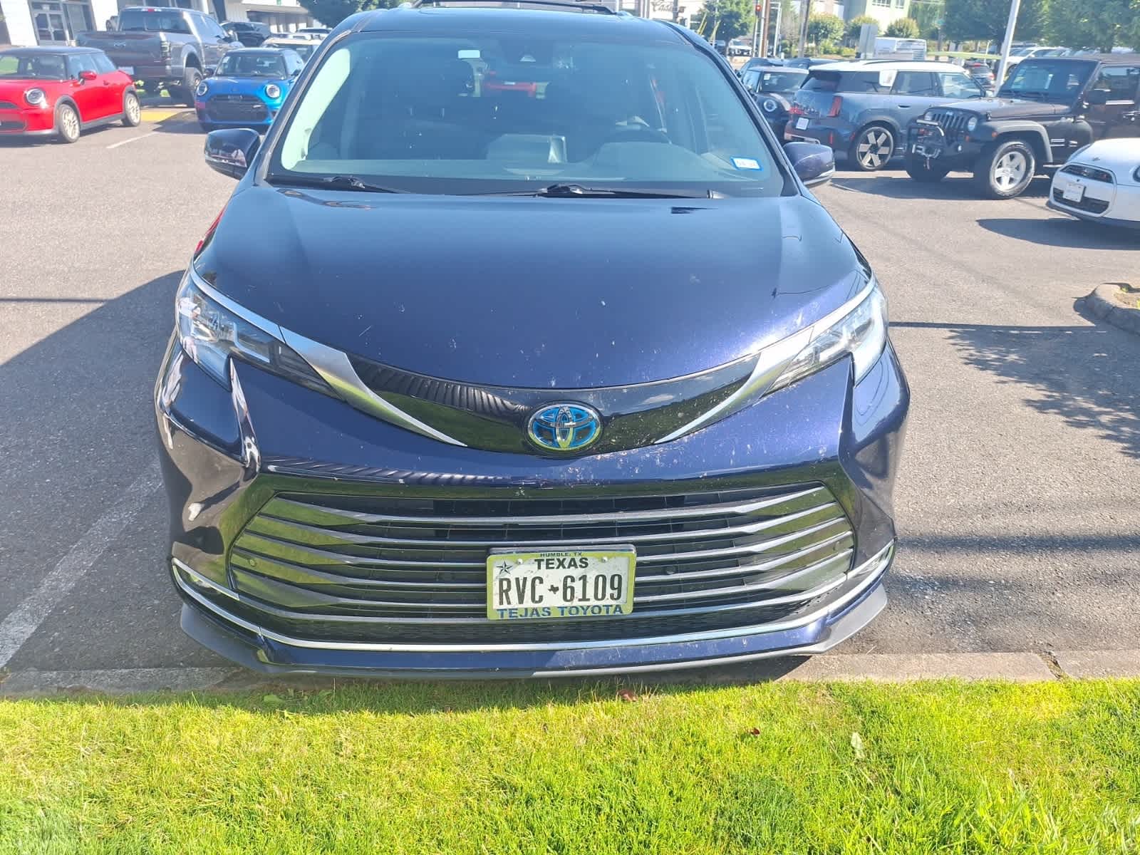Thumbnail: 2022 Toyota Sienna - 2
