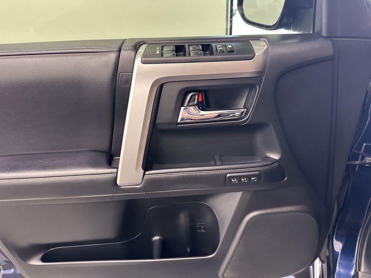 Thumbnail: 2020 Toyota 4Runner - 16