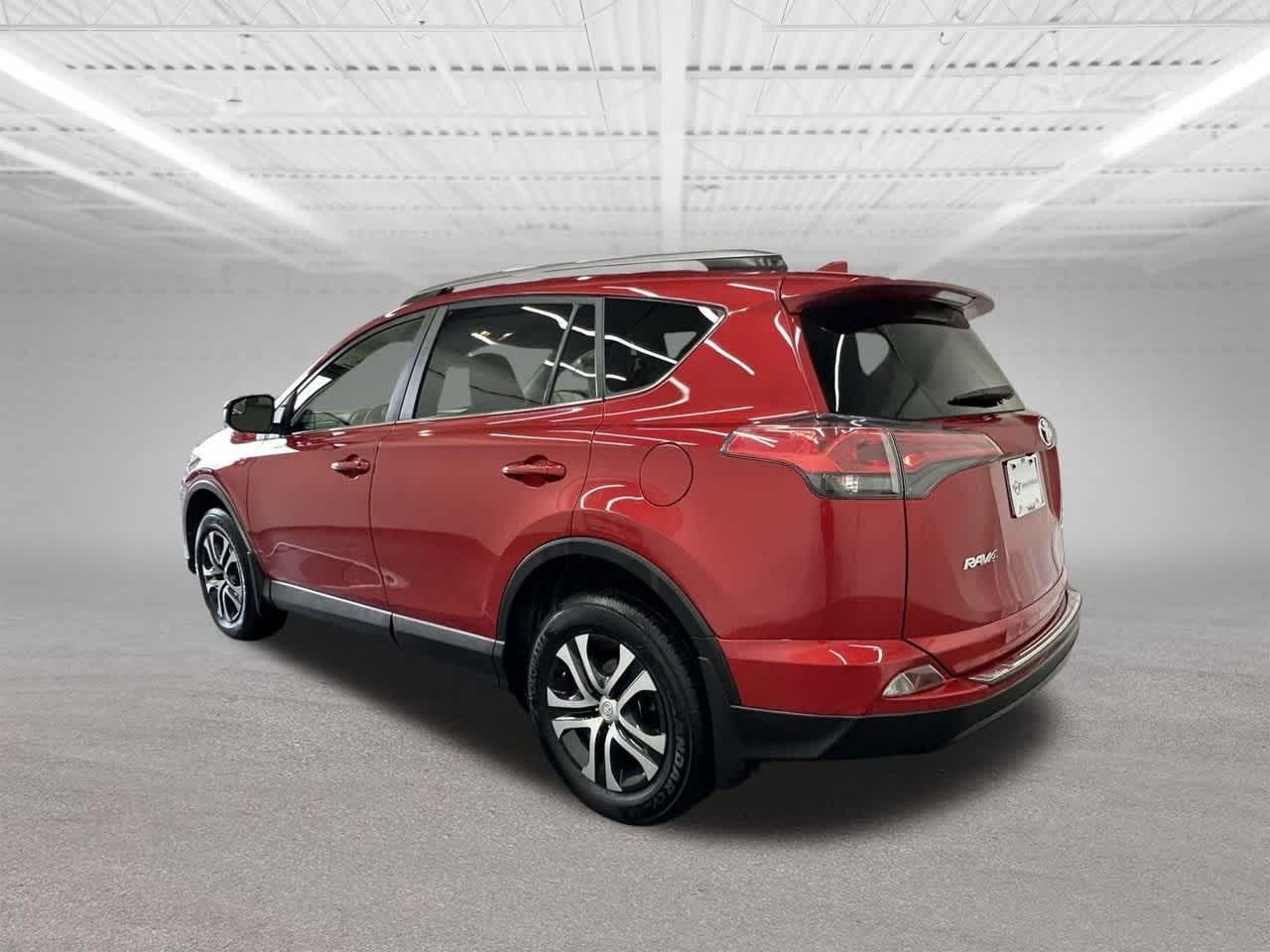 Thumbnail: 2017 Toyota RAV4 - 3