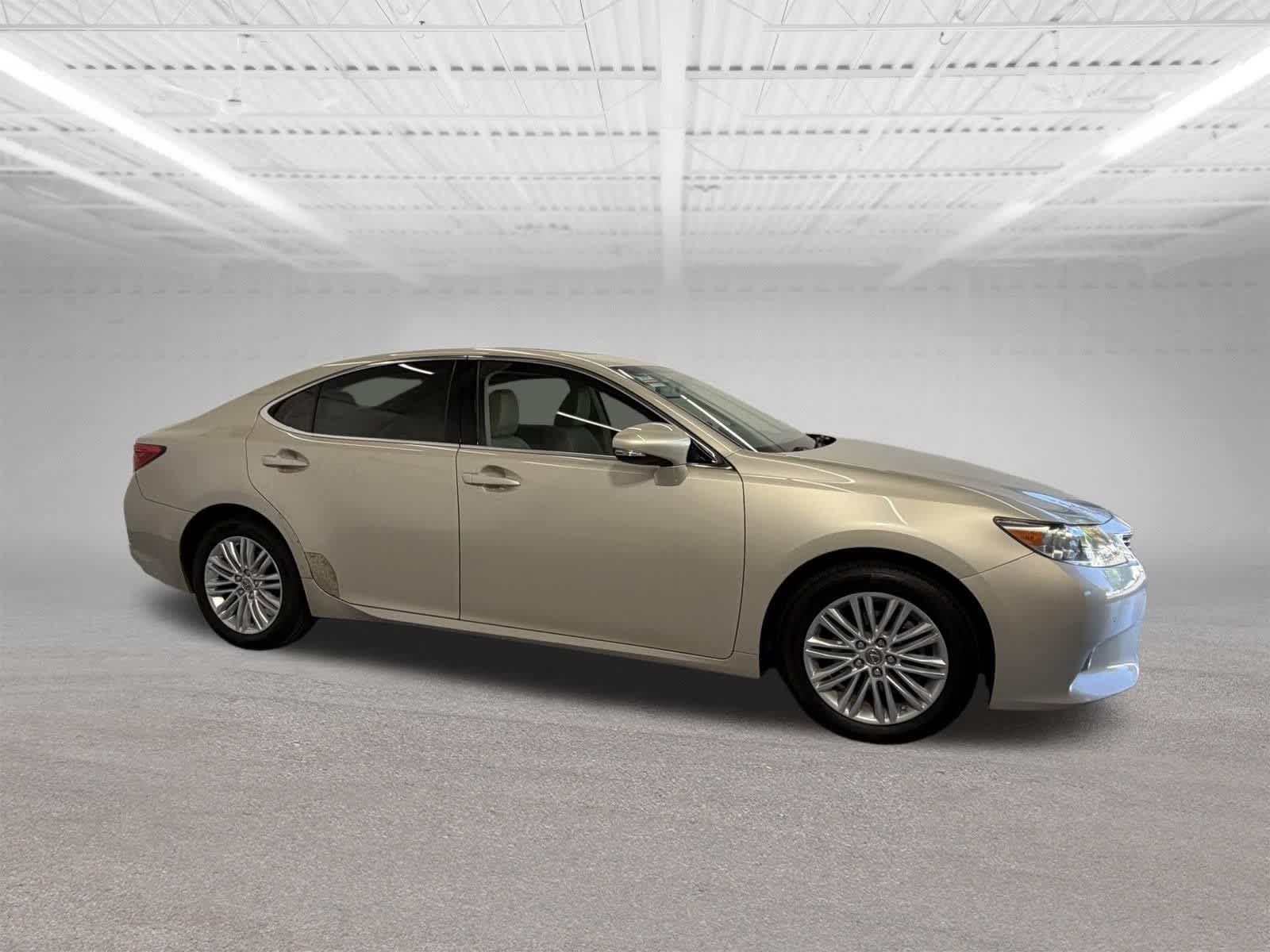 Thumbnail: 2013 Lexus ES - 6