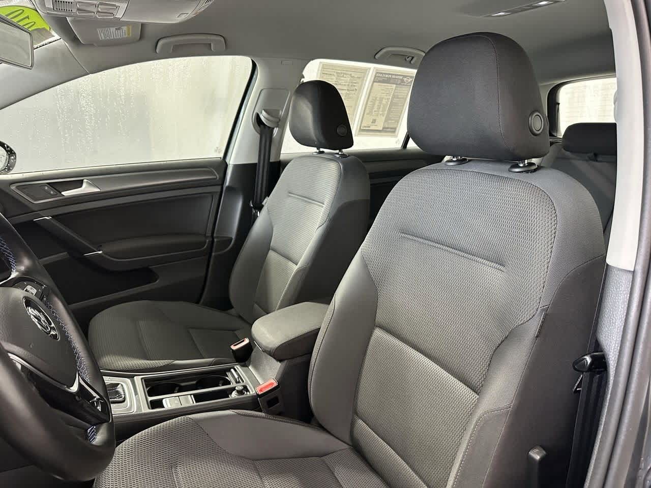 Thumbnail: 2019 Volkswagen e-Golf - 10