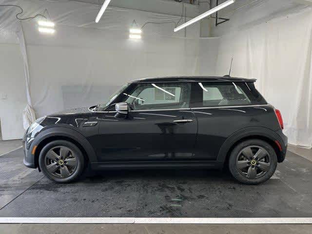 2024 Mini Cooper Hardtop SE photo 2