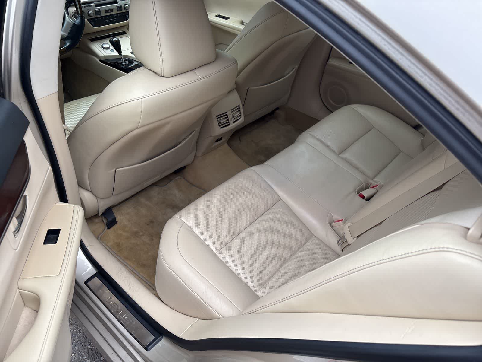 Thumbnail: 2013 Lexus ES - 11