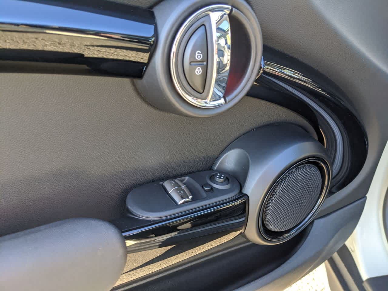 Thumbnail: 2019 MINI Cooper Hardtop - 17