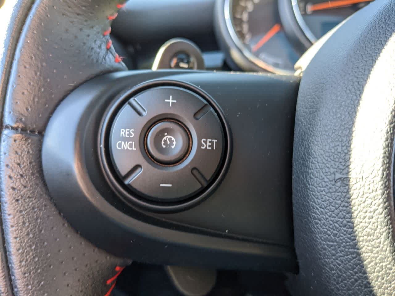 Thumbnail: 2019 MINI Cooper Hardtop - 23