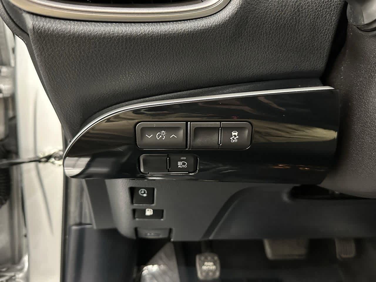 Thumbnail: 2022 Toyota Prius Prime - 14