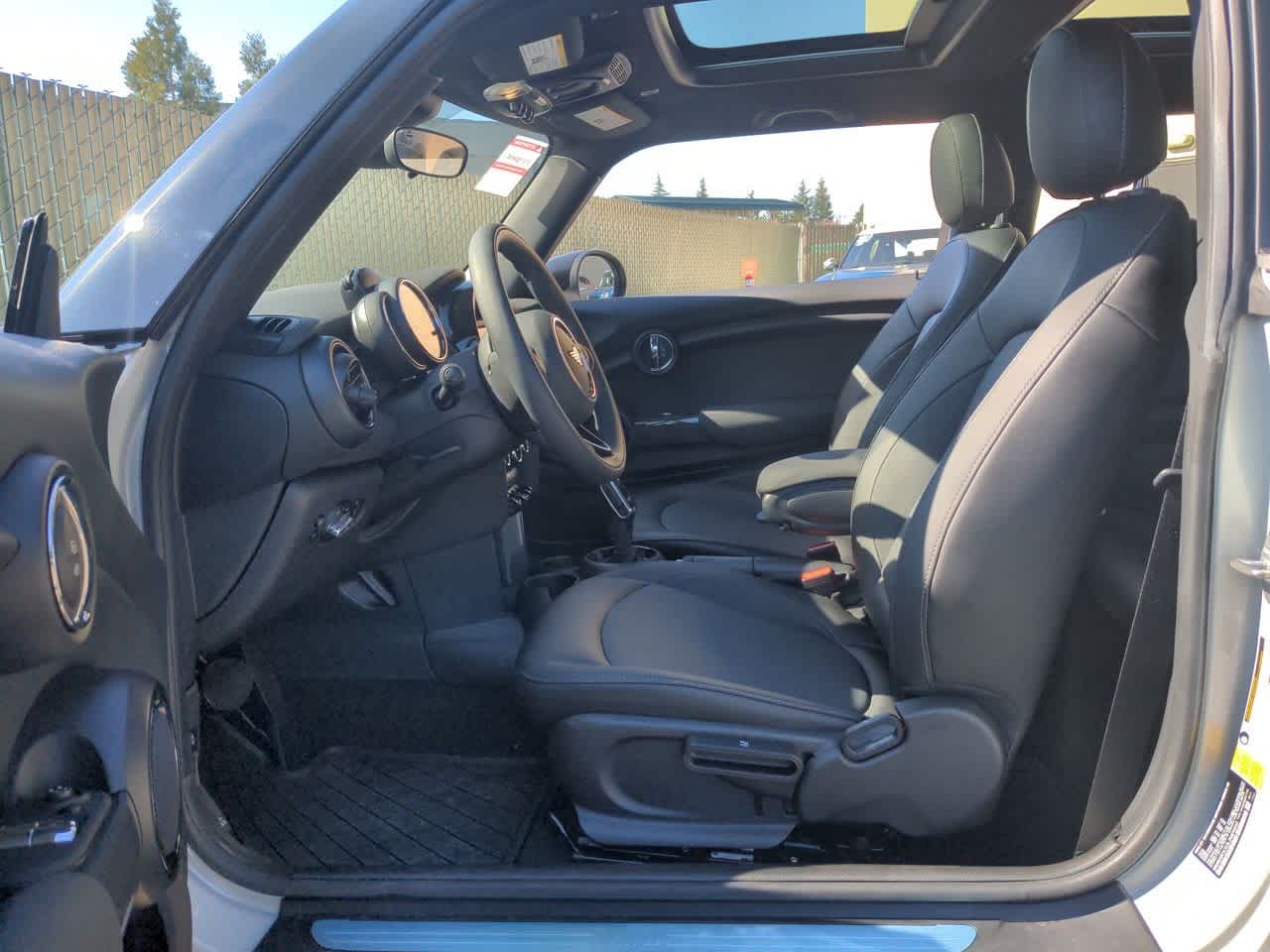 Thumbnail: 2020 MINI Cooper Hardtop - 16