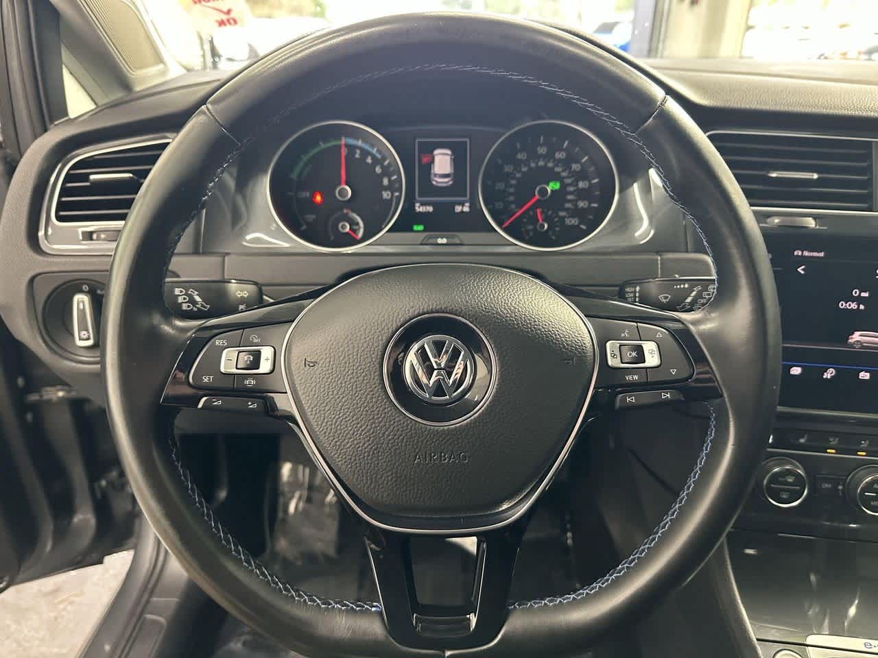 Thumbnail: 2019 Volkswagen e-Golf - 15