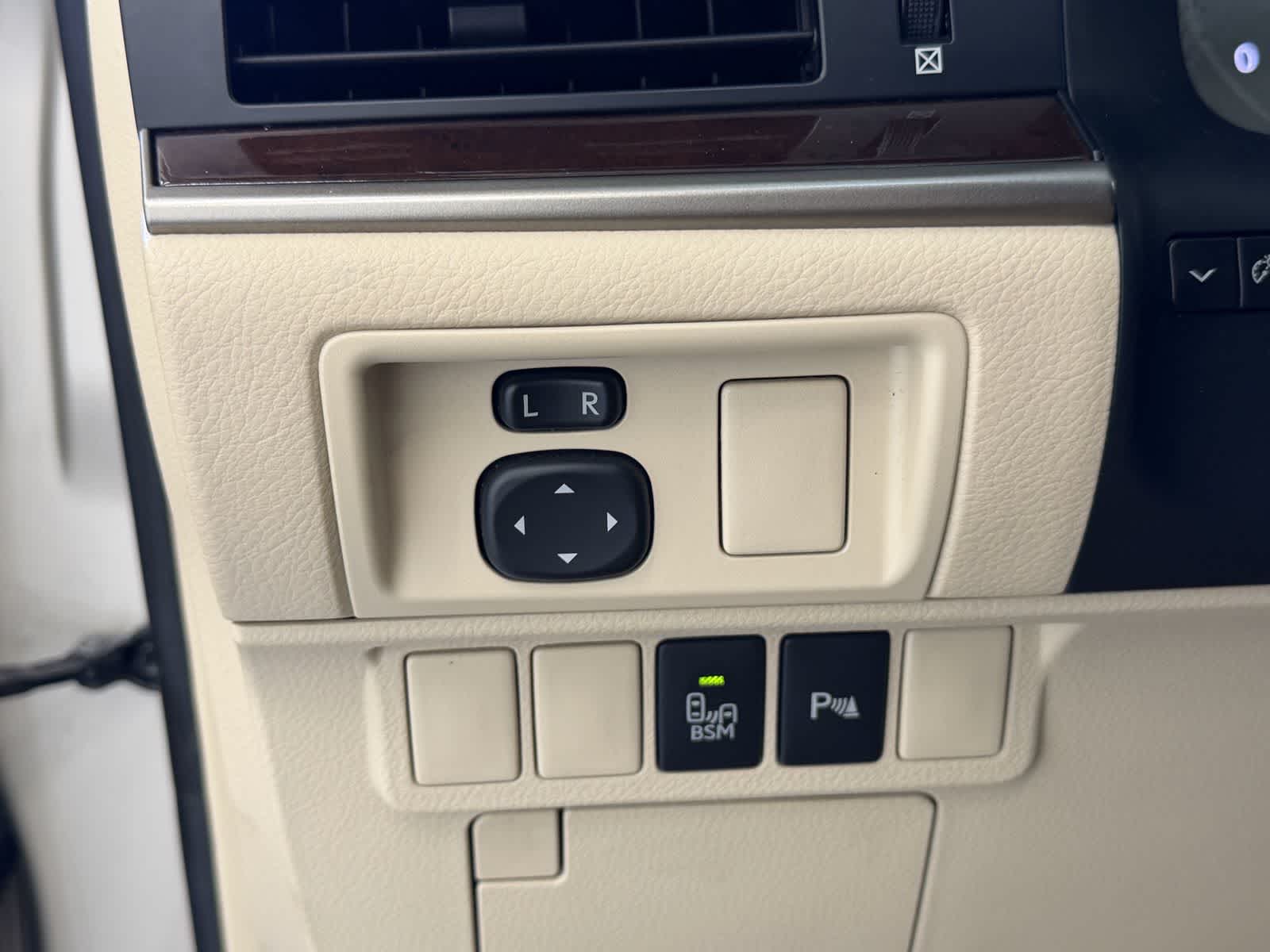 Thumbnail: 2013 Lexus ES - 14