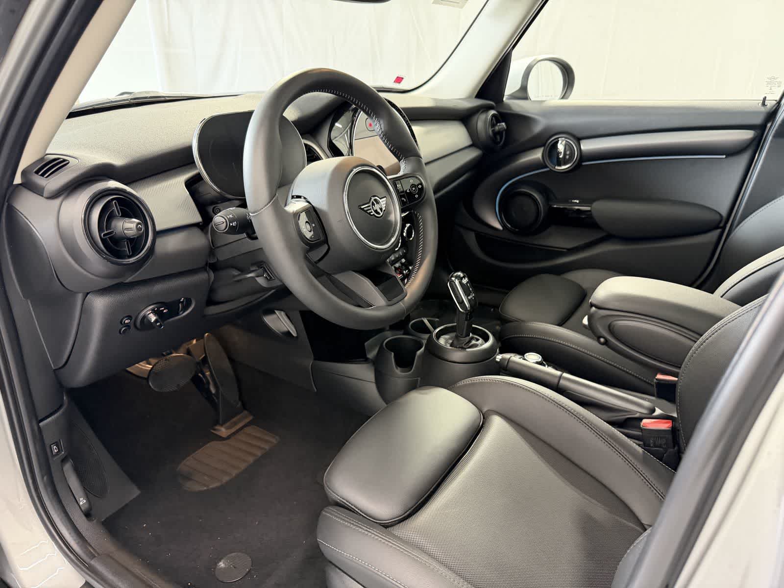 Thumbnail: 2024 MINI Cooper Hardtop - 9