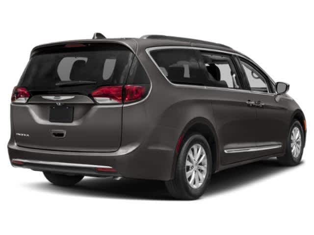 Thumbnail: 2018 Chrysler Pacifica - 3