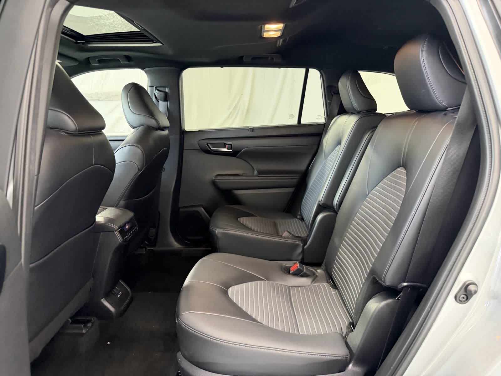 2025 Toyota Highlander XSE - Photo 11