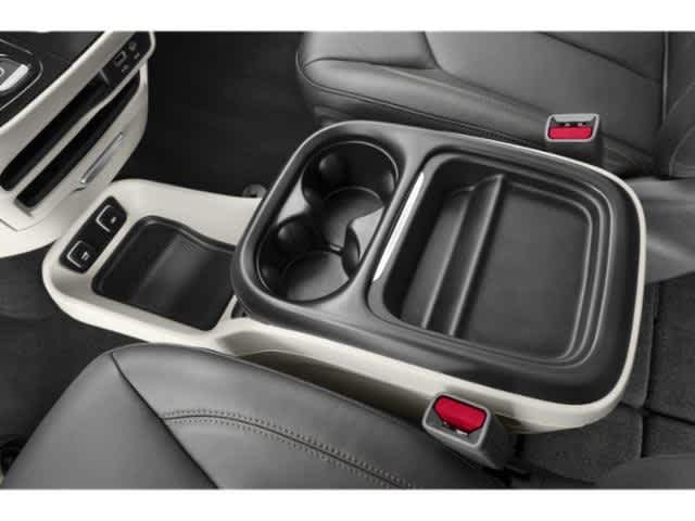 Thumbnail: 2018 Chrysler Pacifica - 15