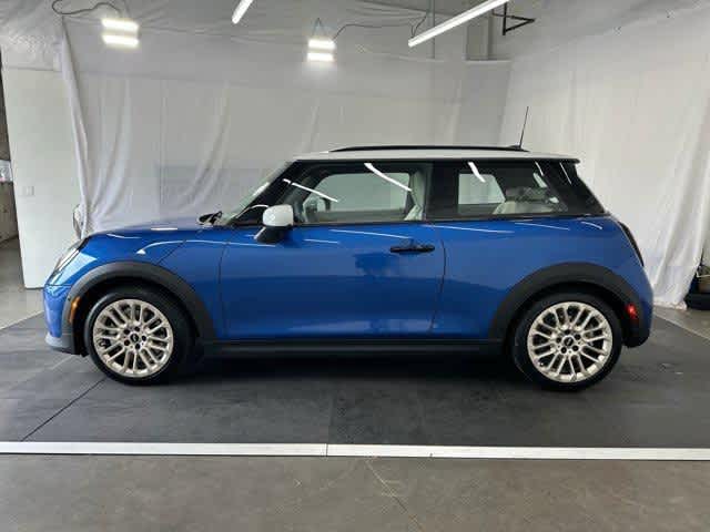 2025 Mini Cooper 2 Door Hardtop photo 2