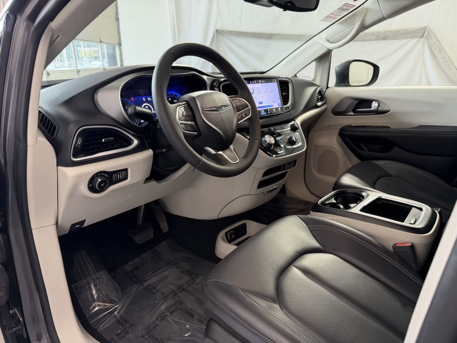 2023 Chrysler Pacifica Touring L - Photo 9