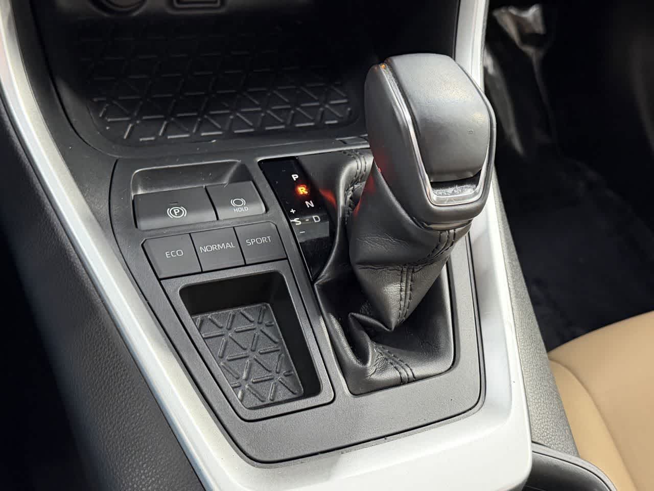Thumbnail: 2019 Toyota RAV4 - 23