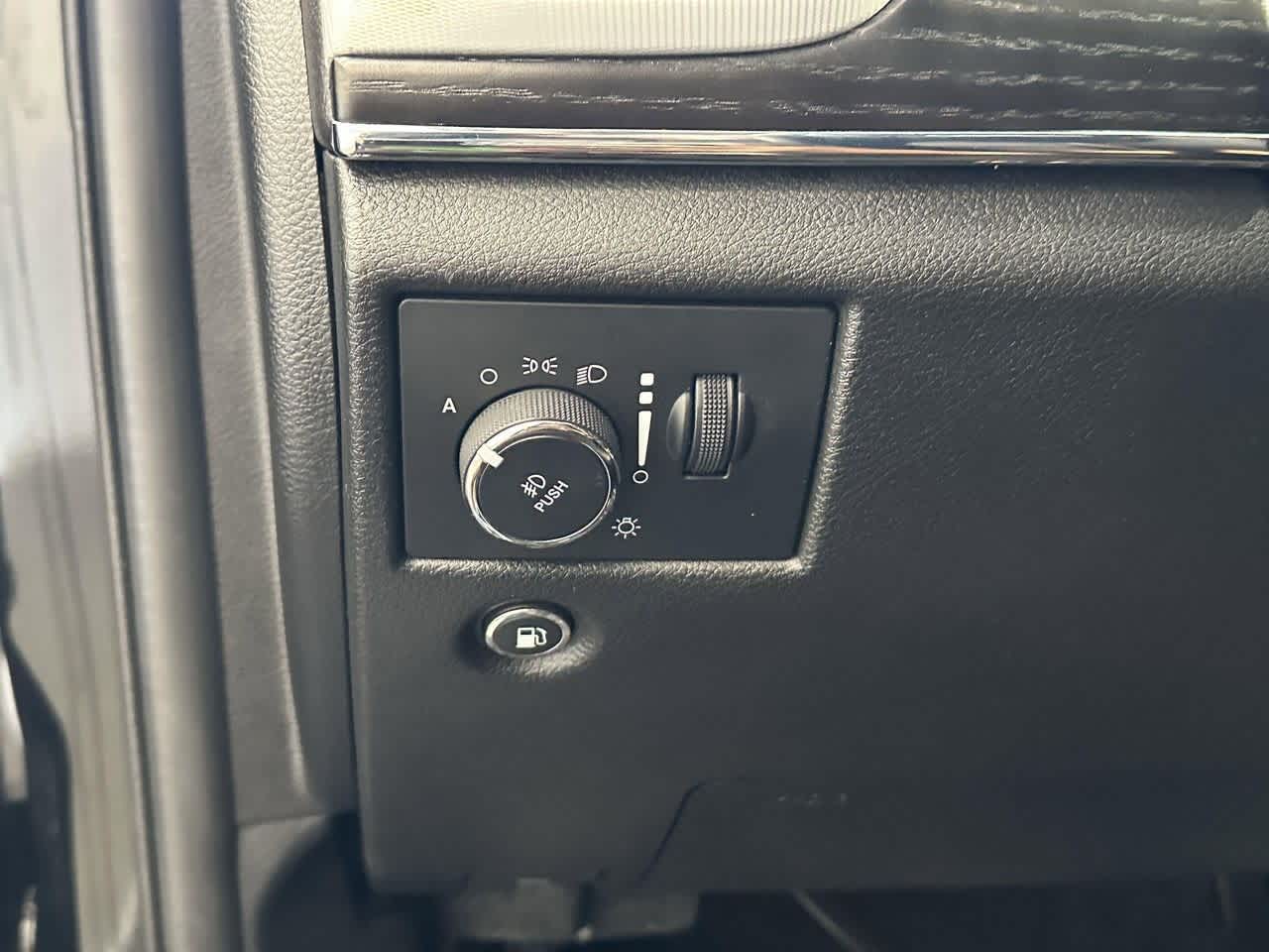 Thumbnail: 2021 Jeep Grand Cherokee - 17