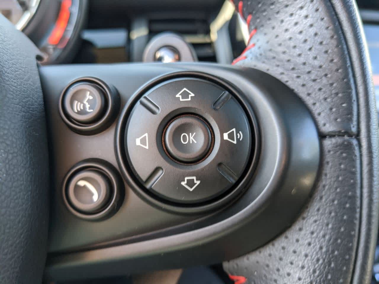 Thumbnail: 2019 MINI Cooper Hardtop - 24