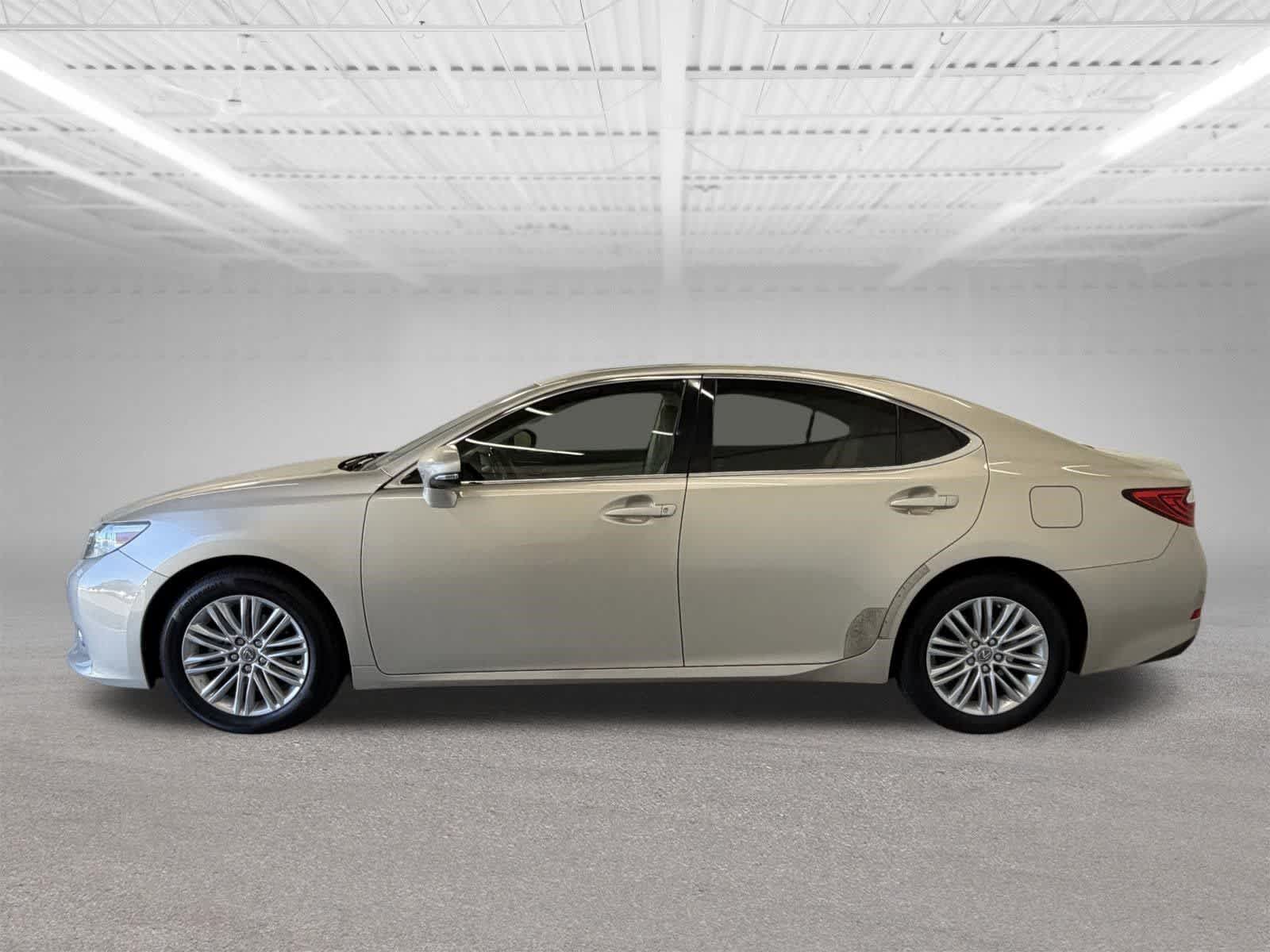 Thumbnail: 2013 Lexus ES - 2