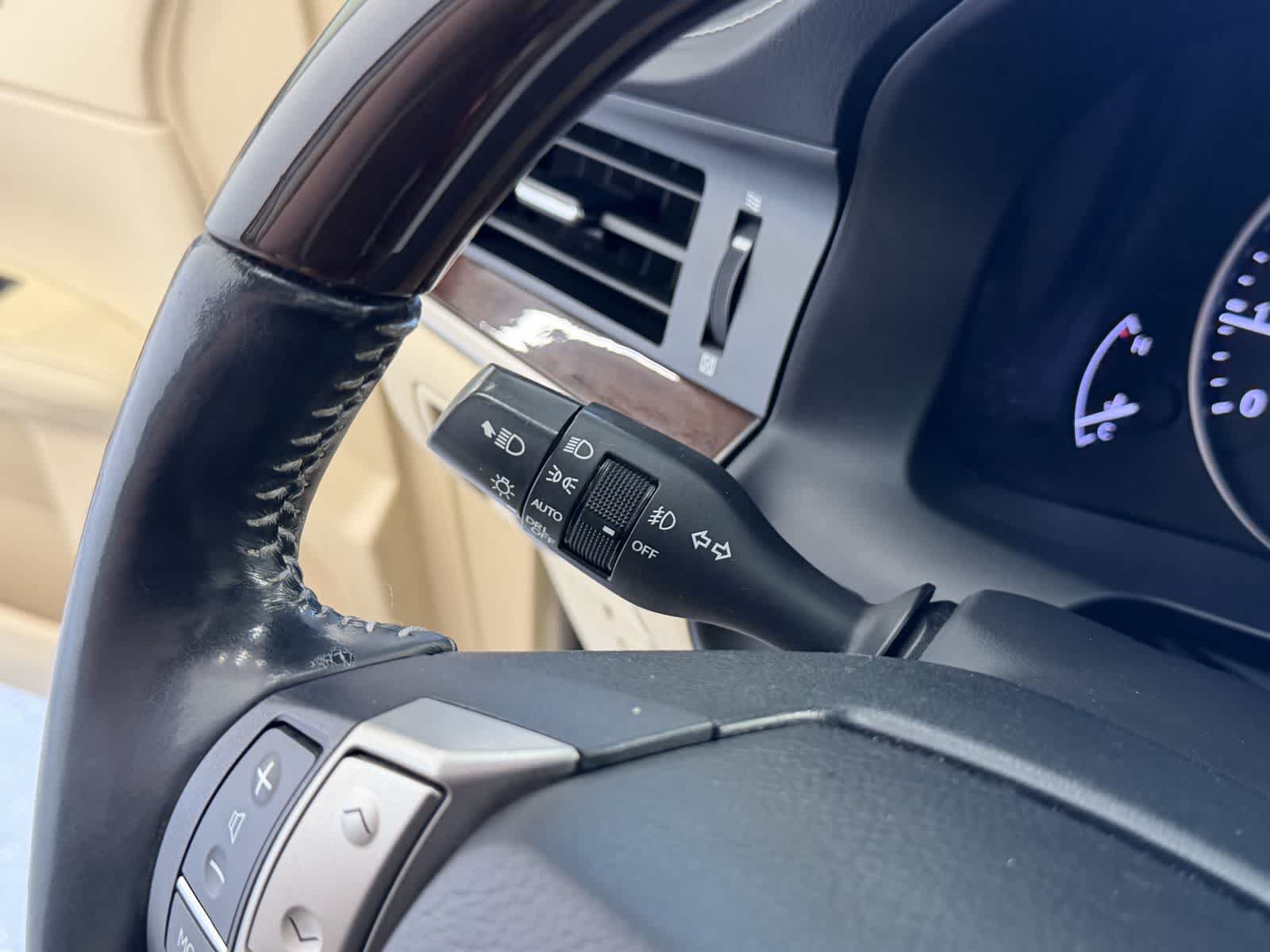 Thumbnail: 2013 Lexus ES - 16