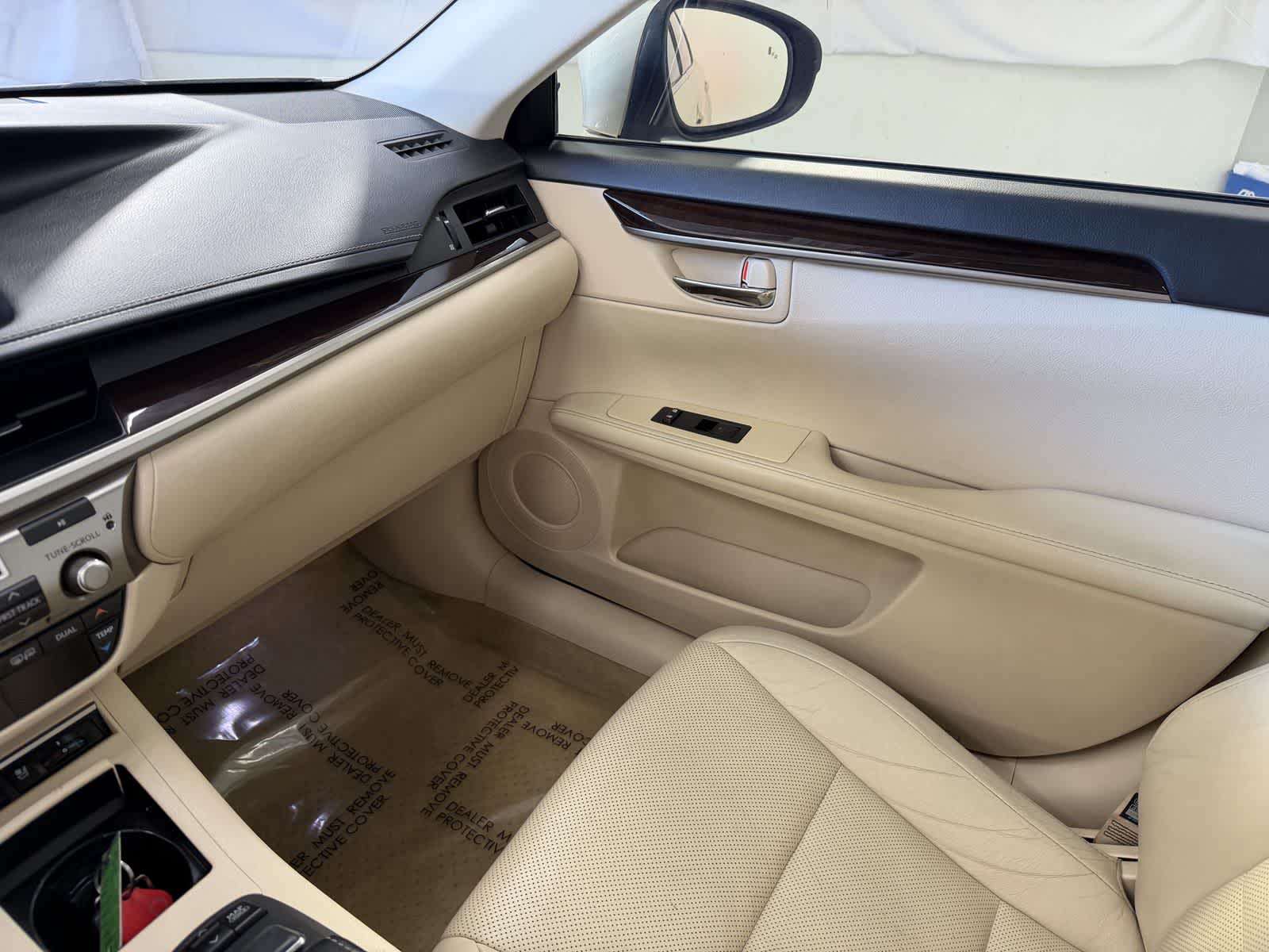 Thumbnail: 2013 Lexus ES - 24
