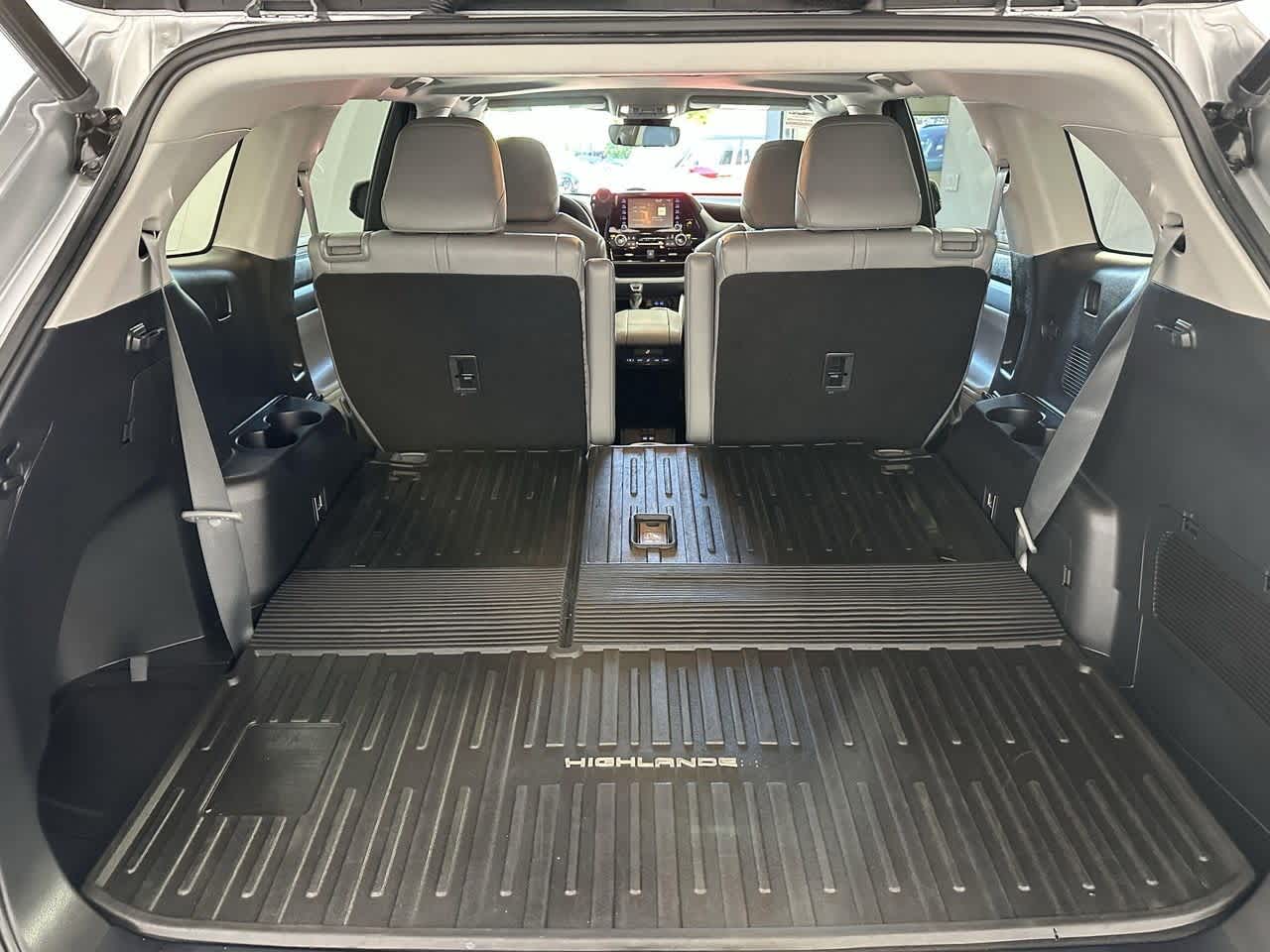 Thumbnail: 2022 Toyota Highlander - 4