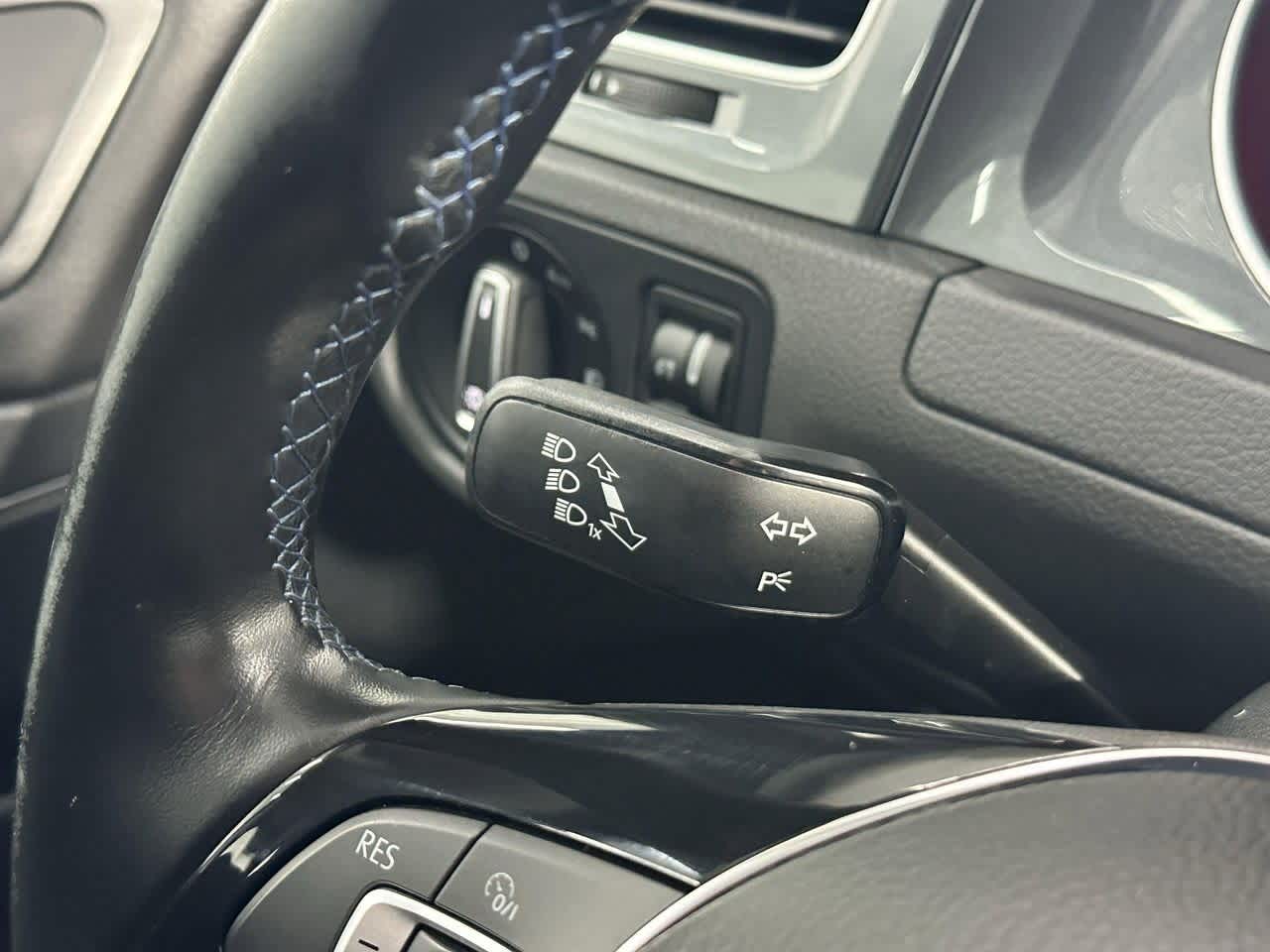 Thumbnail: 2019 Volkswagen e-Golf - 16